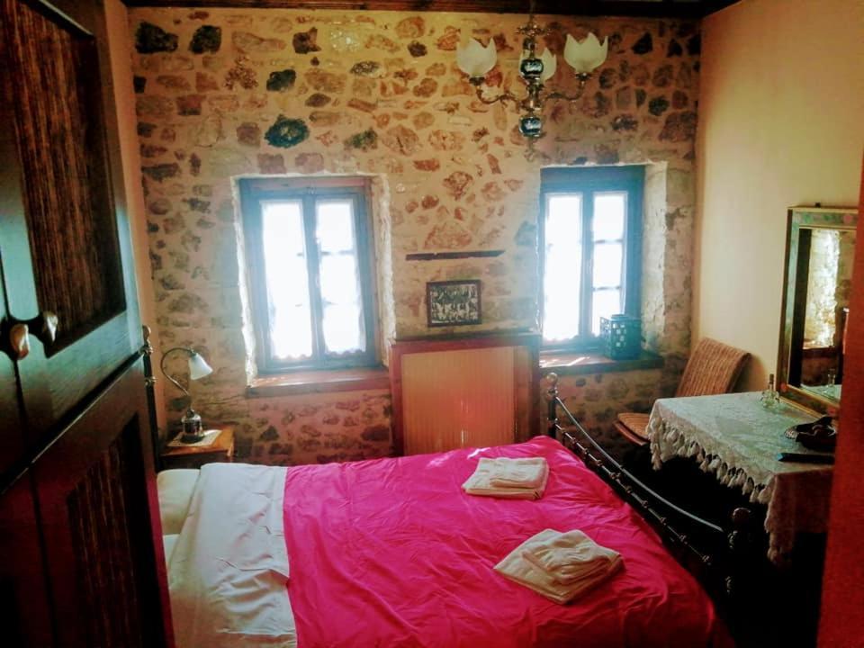Yono'S Traditional House Ano Ravenia Exterior photo