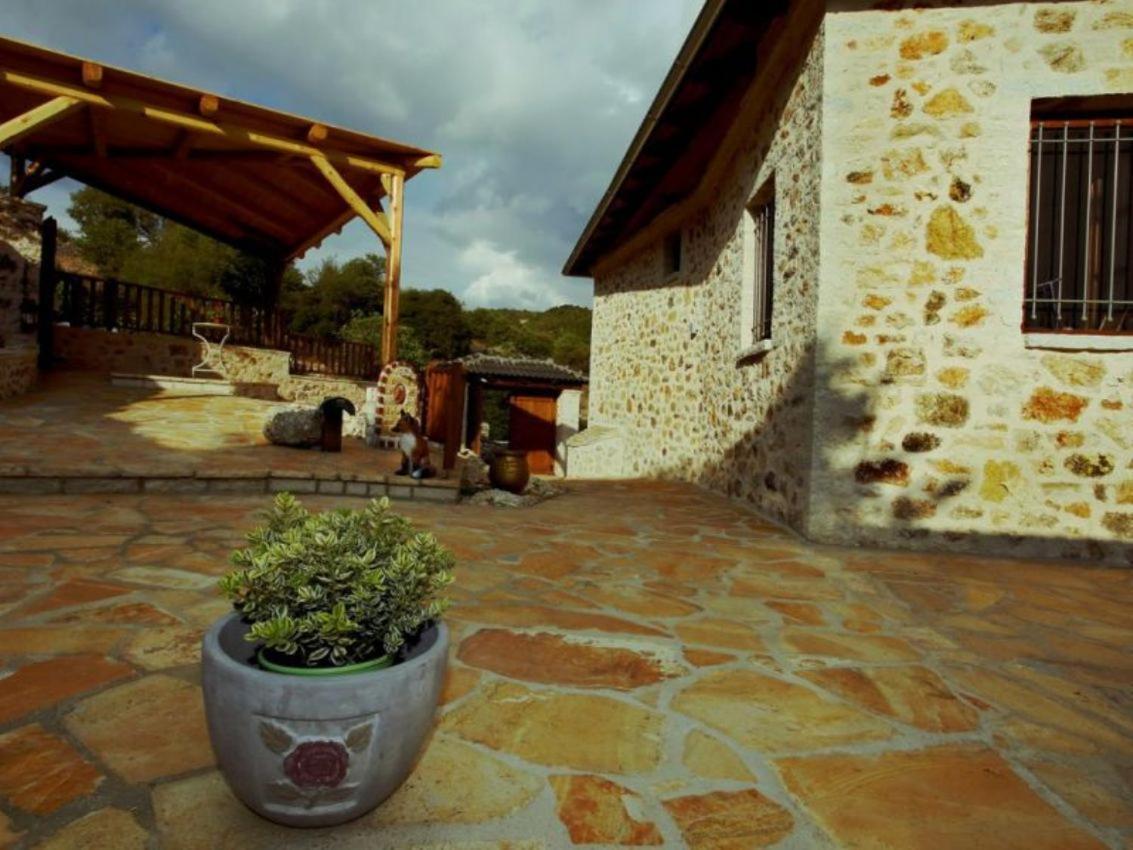 Yono'S Traditional House Ano Ravenia Exterior photo